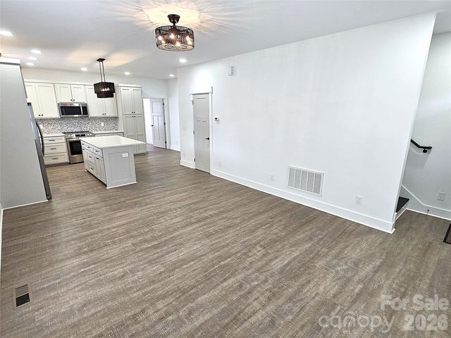 774 8th Street NE, Hickory, NC 28601