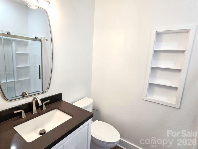 774 8th Street NE, Hickory, NC 28601