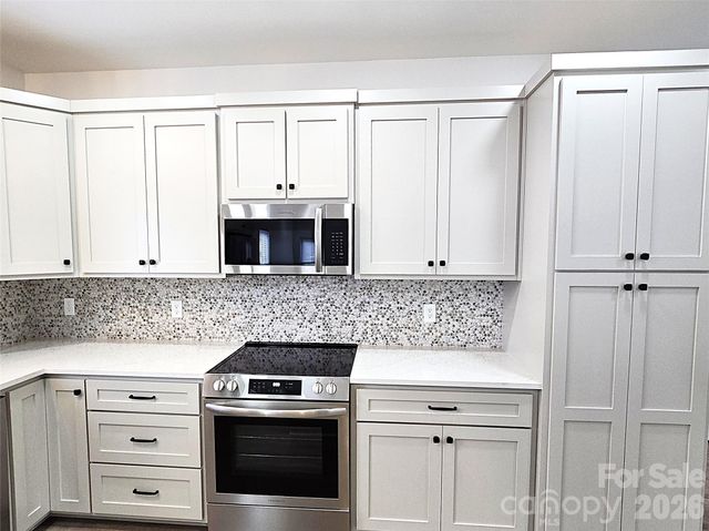 774 8th Street NE, Hickory, NC 28601