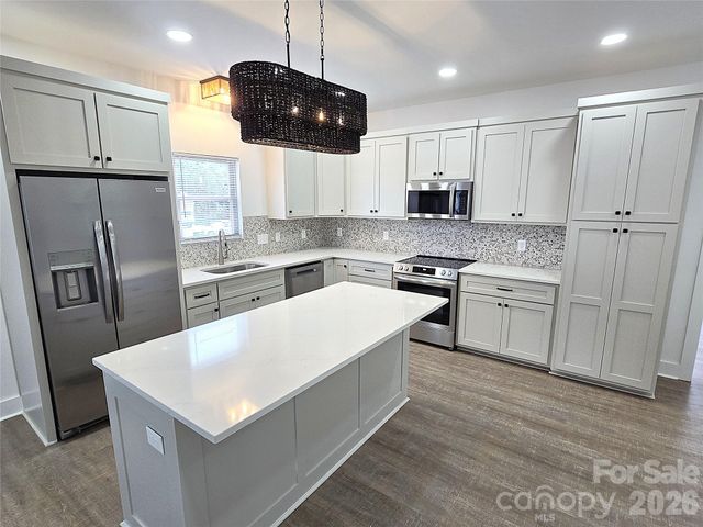 774 8th Street NE, Hickory, NC 28601