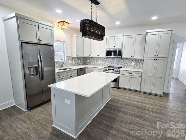 774 8th Street NE, Hickory, NC 28601