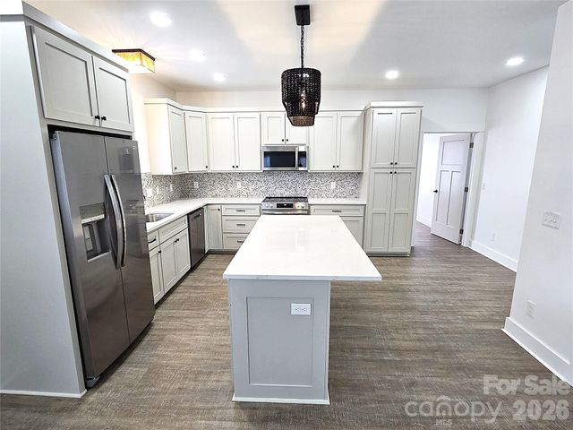 774 8th Street NE, Hickory, NC 28601