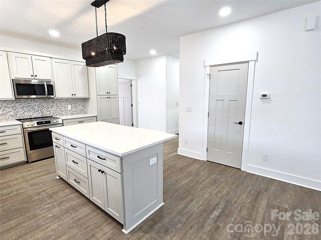 774 8th Street NE, Hickory, NC 28601