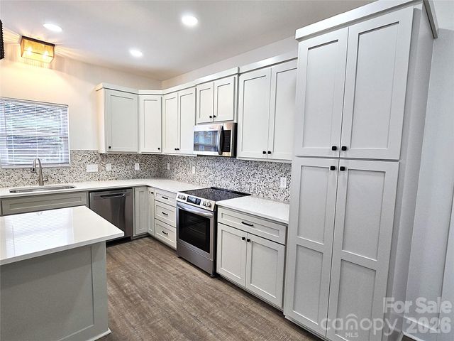 774 8th Street NE, Hickory, NC 28601