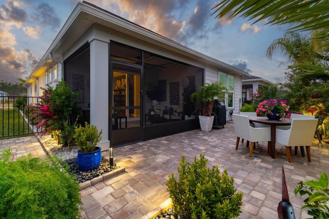 312 Fairlake Cir, St Augustine, FL 32092