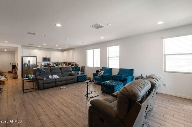 2544 W SUNLAND Avenue, Phoenix, AZ 85041