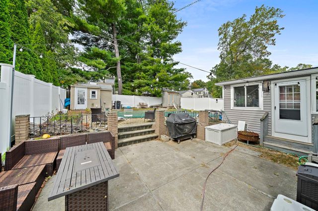 65 Hawthorne Rd, Waltham, MA 02451