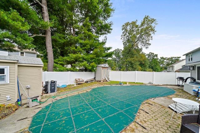 65 Hawthorne Rd, Waltham, MA 02451
