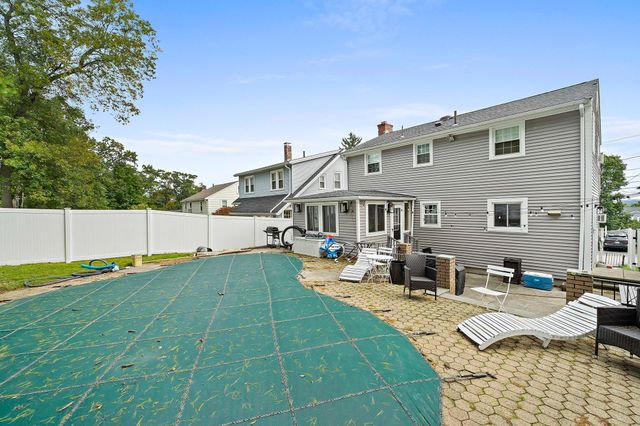 65 Hawthorne Rd, Waltham, MA 02451