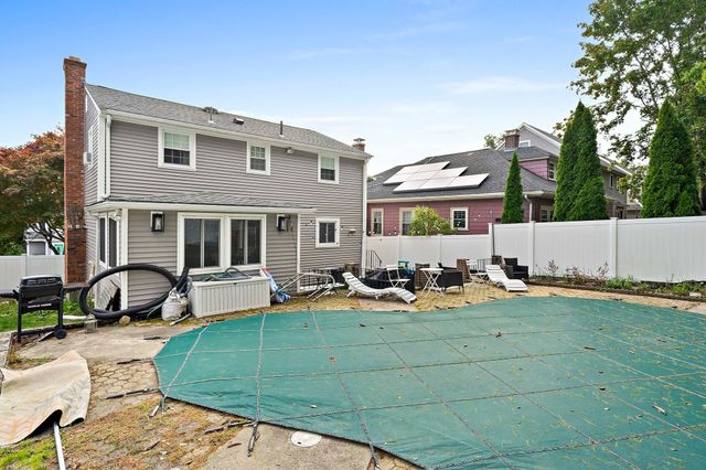 65 Hawthorne Rd, Waltham, MA 02451