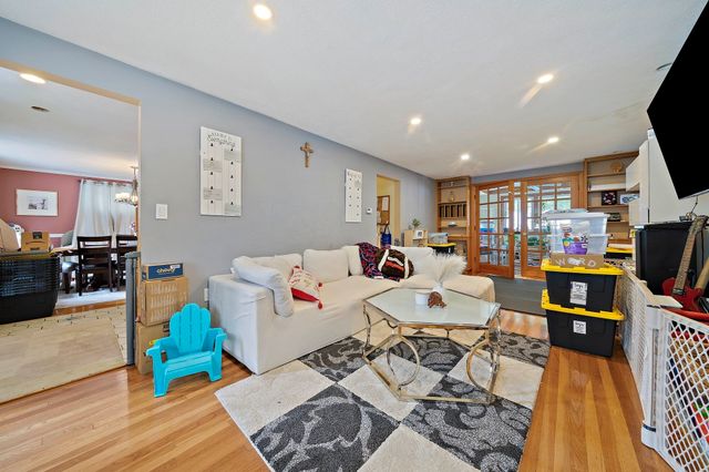 65 Hawthorne Rd, Waltham, MA 02451