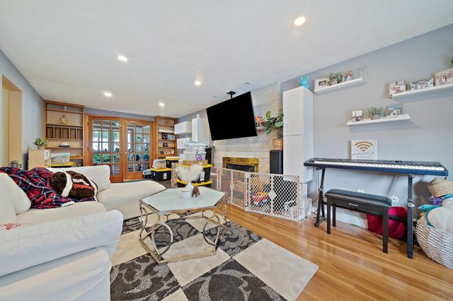 65 Hawthorne Rd, Waltham, MA 02451