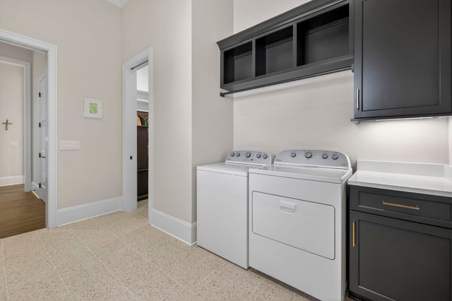8860 Edgecomb Dr, College Grove, TN 37046