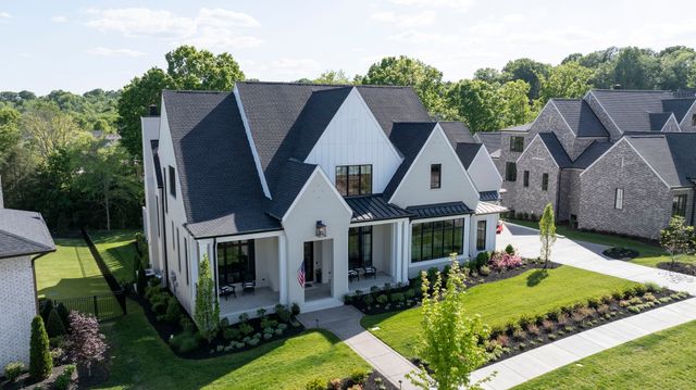8860 Edgecomb Dr, College Grove, TN 37046