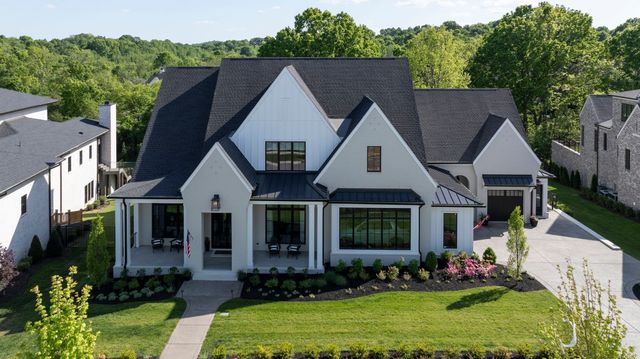 8860 Edgecomb Dr, College Grove, TN 37046