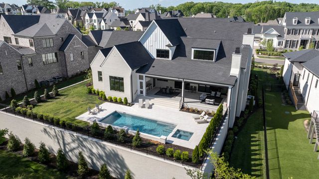 8860 Edgecomb Dr, College Grove, TN 37046