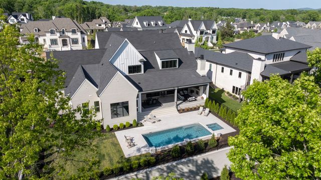 8860 Edgecomb Dr, College Grove, TN 37046