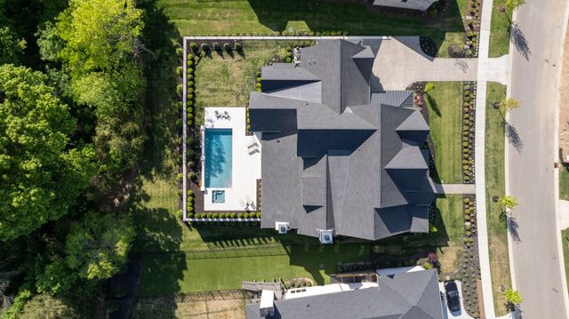 8860 Edgecomb Dr, College Grove, TN 37046