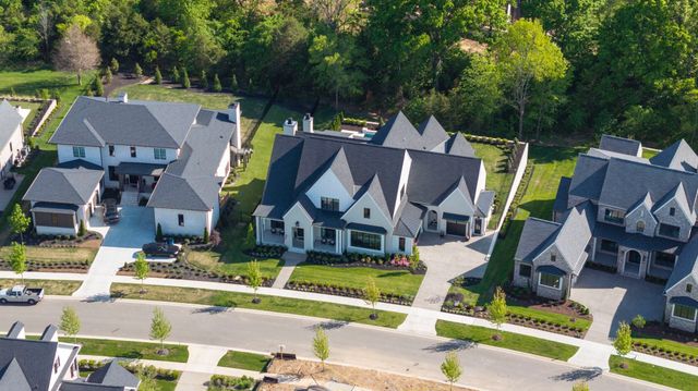 8860 Edgecomb Dr, College Grove, TN 37046