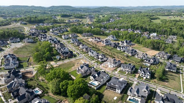 8860 Edgecomb Dr, College Grove, TN 37046