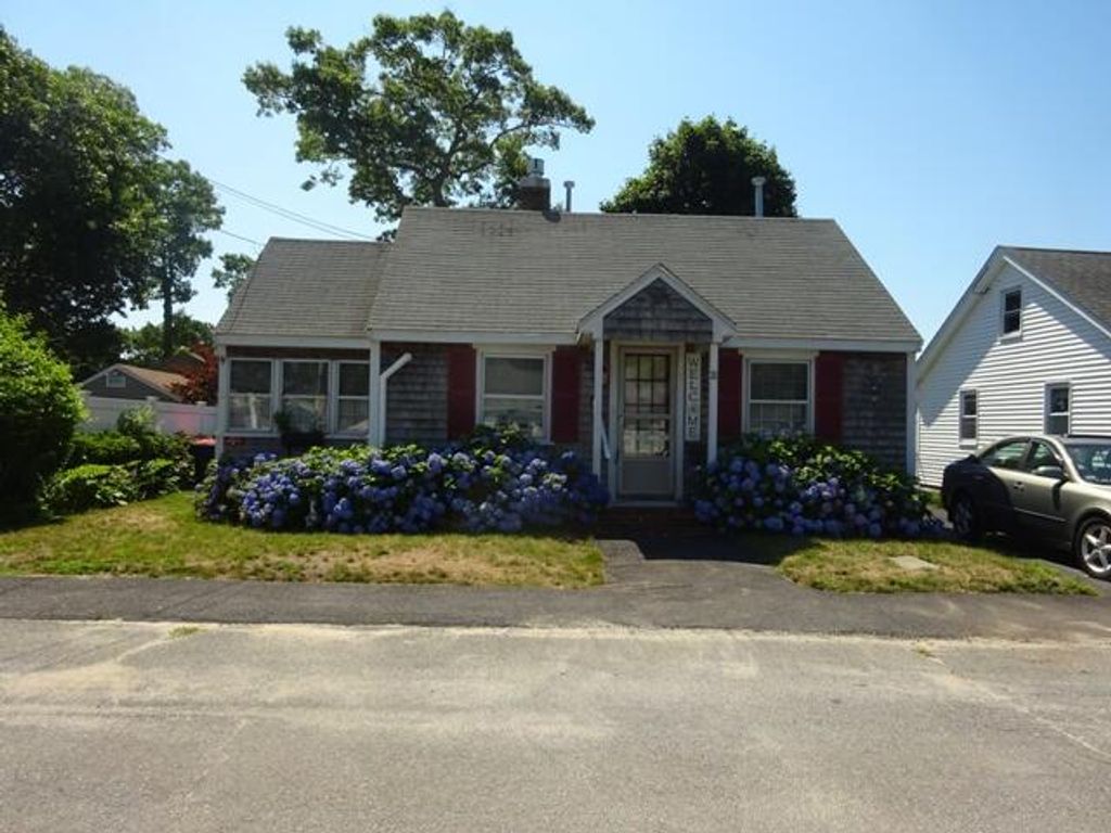 21 Vernal Street, Wareham, MA 02571