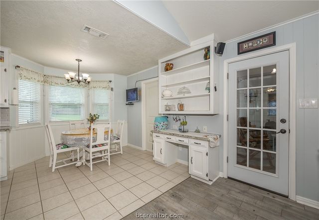 3801 Oak Hill Drive, Bryan, TX 77802