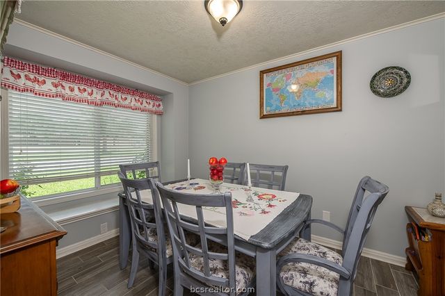 3801 Oak Hill Drive, Bryan, TX 77802