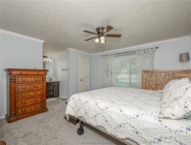 3801 Oak Hill Drive, Bryan, TX 77802