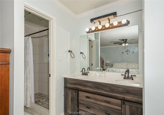 3801 Oak Hill Drive, Bryan, TX 77802