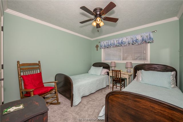 3801 Oak Hill Drive, Bryan, TX 77802
