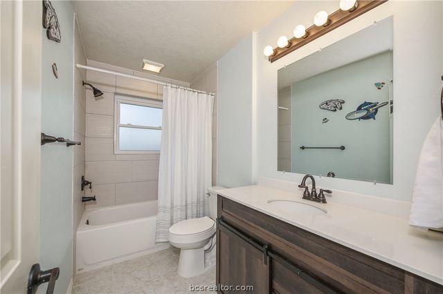 3801 Oak Hill Drive, Bryan, TX 77802