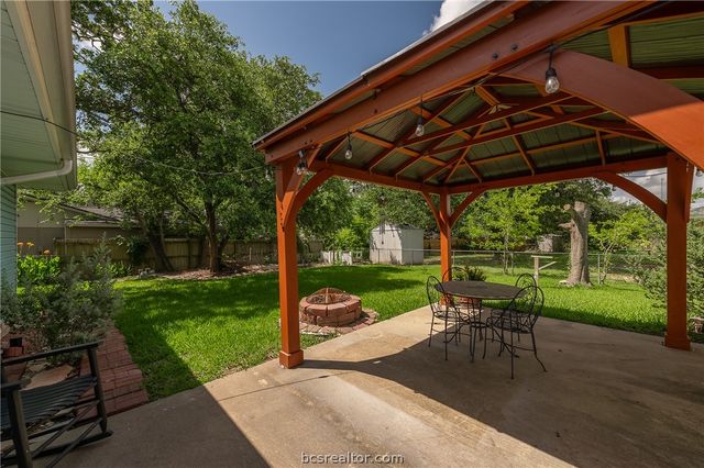 3801 Oak Hill Drive, Bryan, TX 77802