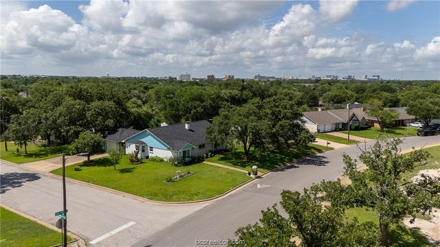 3801 Oak Hill Drive, Bryan, TX 77802