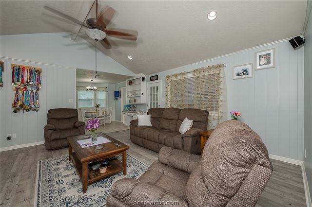 3801 Oak Hill Drive, Bryan, TX 77802