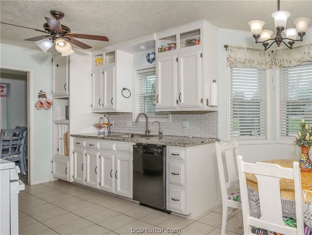3801 Oak Hill Drive, Bryan, TX 77802