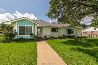 3801 Oak Hill Drive, Bryan, TX 77802