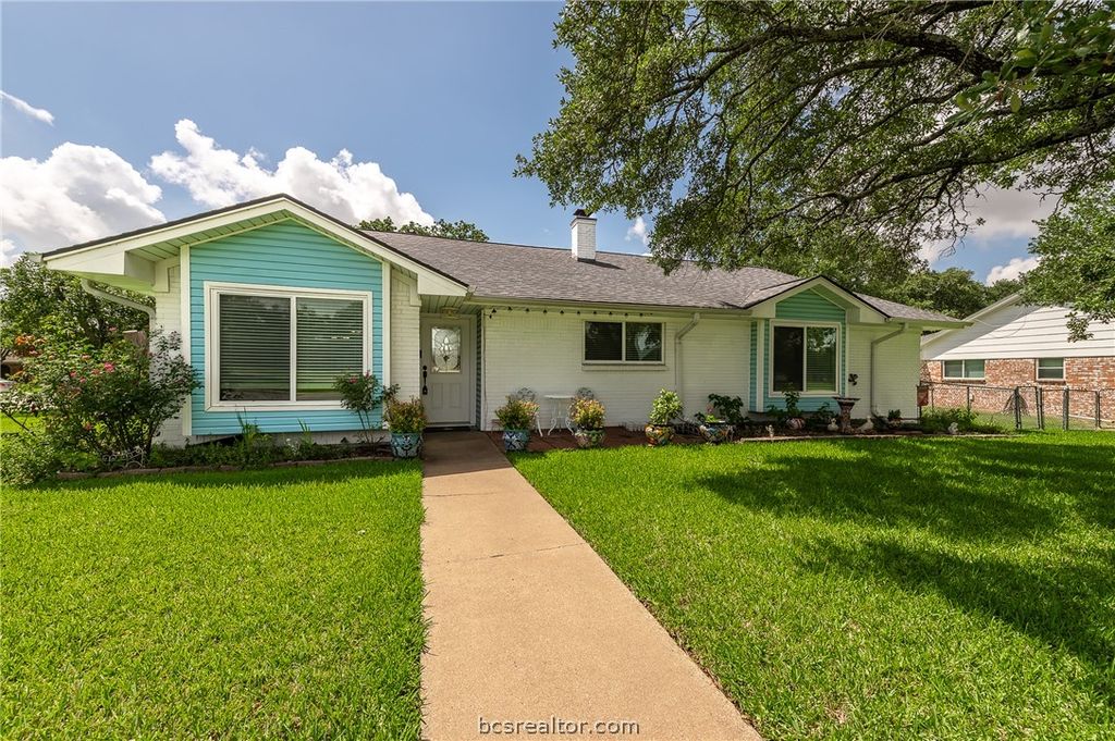 3801 Oak Hill Drive, Bryan, TX 77802