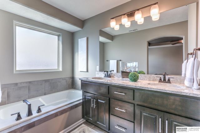 6232 S 193rd Avenue, Omaha, NE 68135