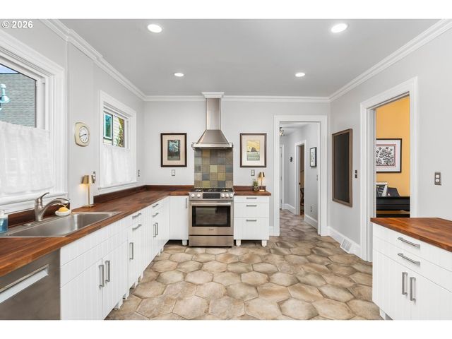 2414 Se 30TH Ave, Portland, OR 97214