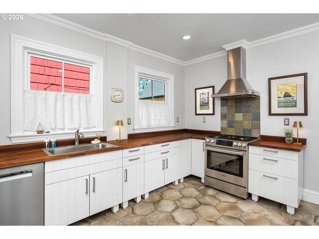 2414 Se 30TH Ave, Portland, OR 97214