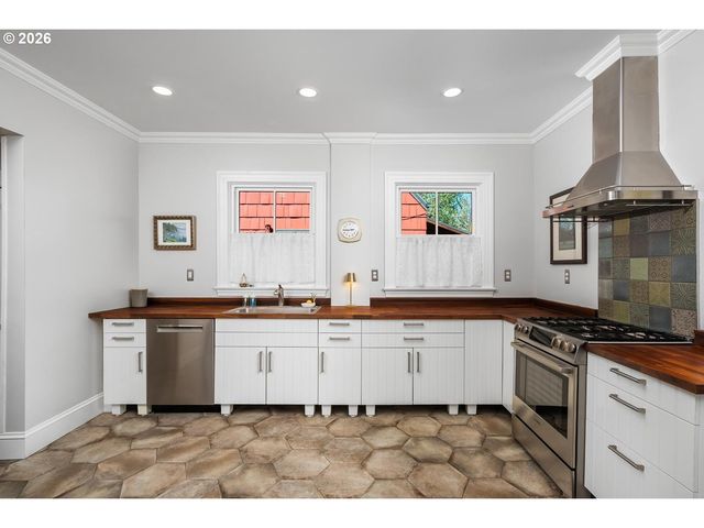 2414 Se 30TH Ave, Portland, OR 97214