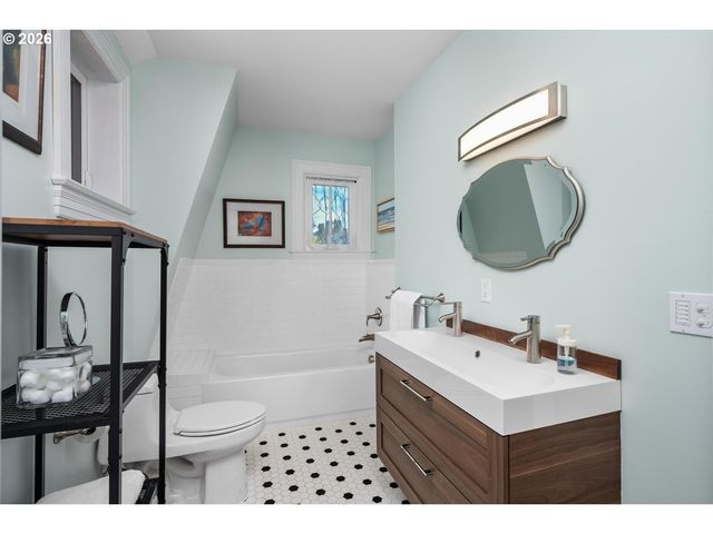 2414 Se 30TH Ave, Portland, OR 97214