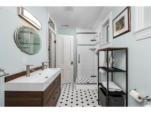 2414 Se 30TH Ave, Portland, OR 97214