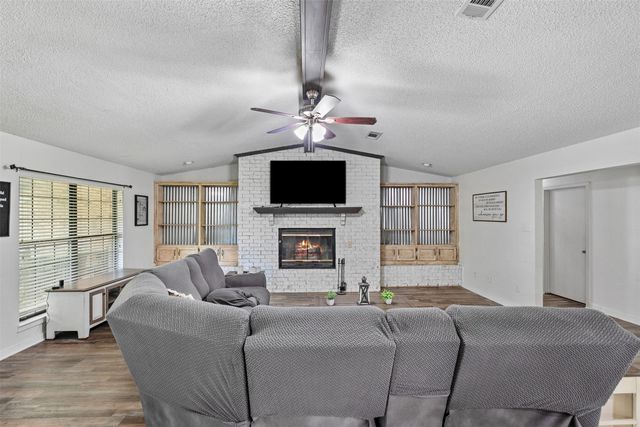 231 Cedarwood Drive, Enchanted Oaks, TX 75156