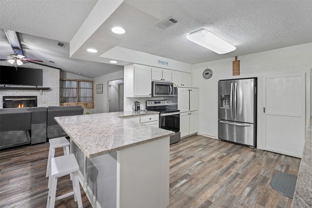 231 Cedarwood Drive, Enchanted Oaks, TX 75156