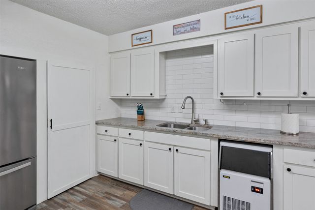 231 Cedarwood Drive, Enchanted Oaks, TX 75156