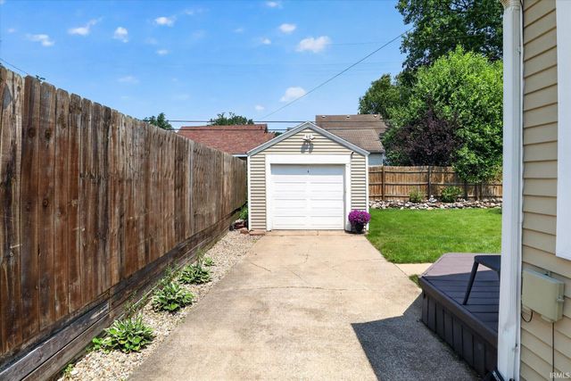 1727 Sunnymede Avenue, South Bend, IN 46615