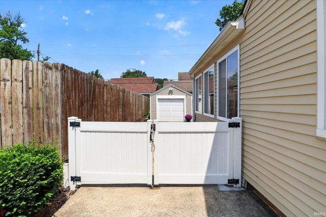 1727 Sunnymede Avenue, South Bend, IN 46615