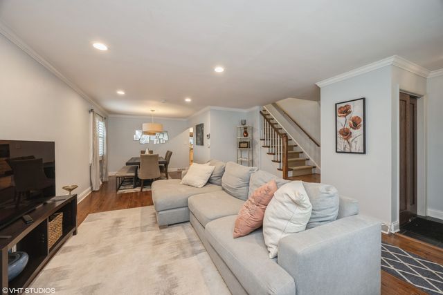 1122 S Maple Avenue, Oak Park, IL 60304