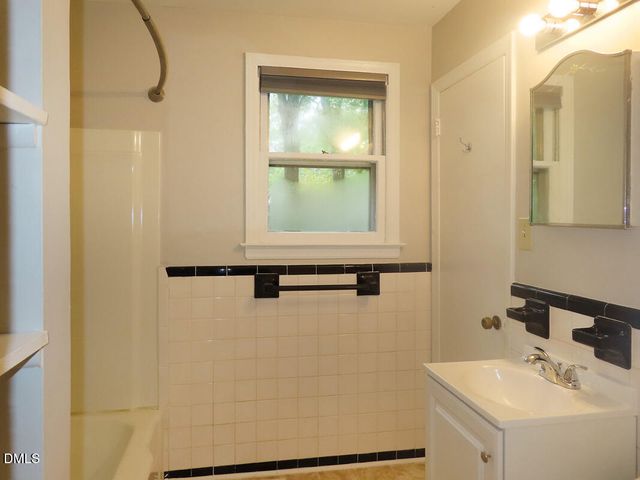 424 Ridgefield Road, Chapel Hill, NC 27517
